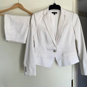 White Ann Taylor Suit size 6&8